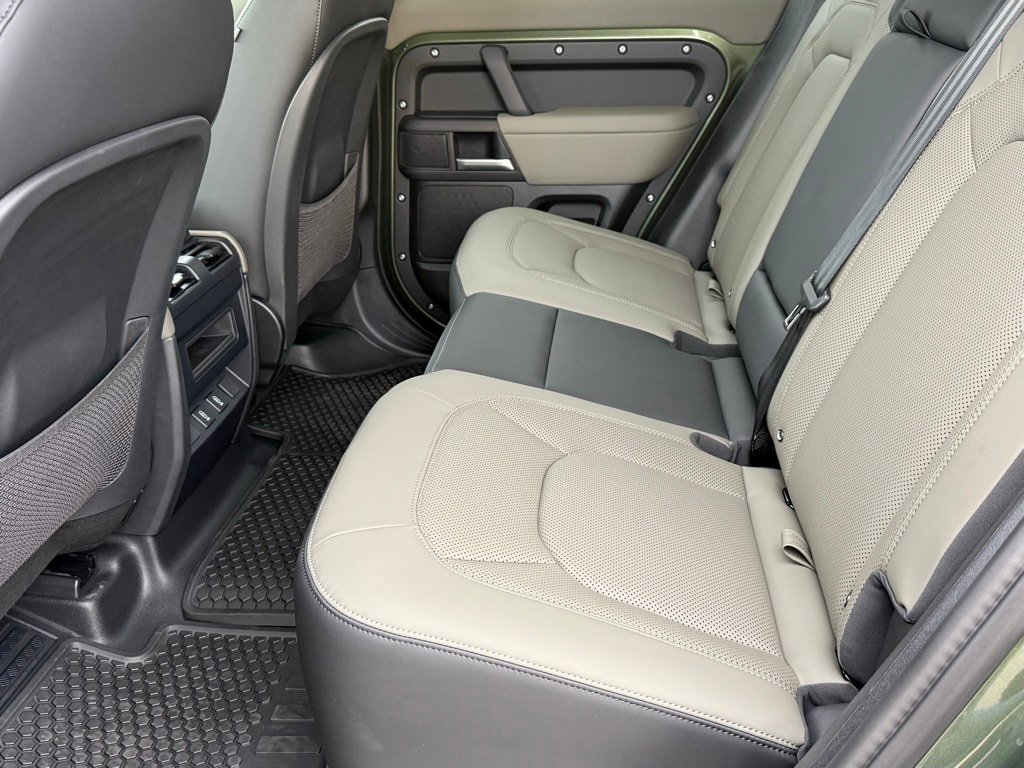 New 2026 Land Rover Defender 110 X-Dynamic SE image 34