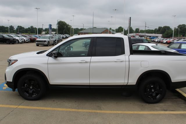 Used 2025 Honda Ridgeline Black Edition image 2