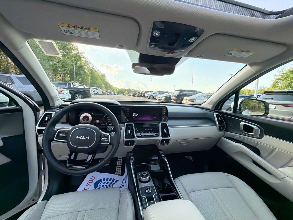 Used 2023 Kia Sorento SX Prestige w/ Panoramic Sunroof Package AWD/4WD image 23