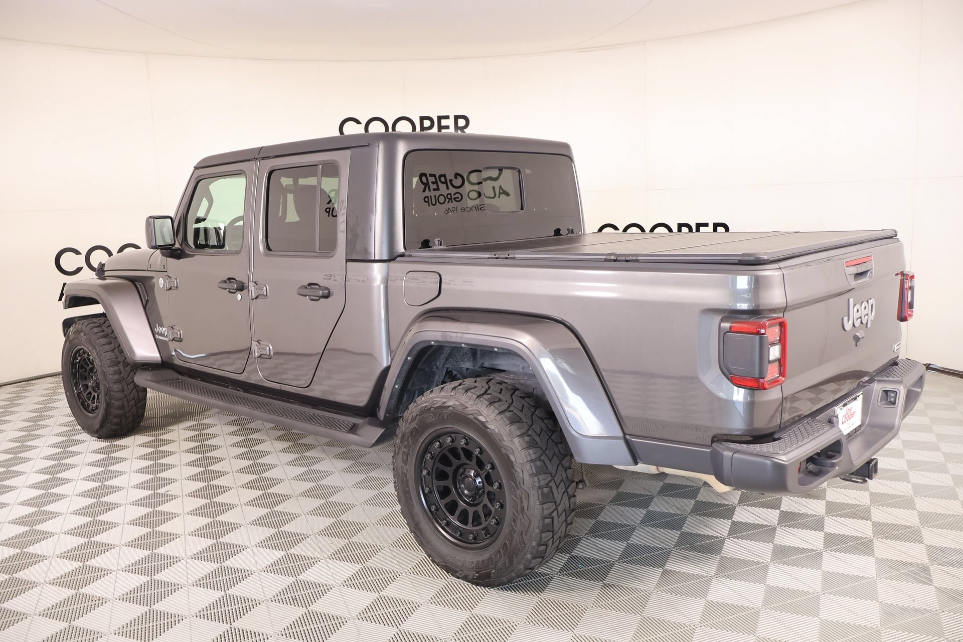 Used 2022 Jeep Gladiator Overland w/ Popular Equipment Package AWD/4WD image 22