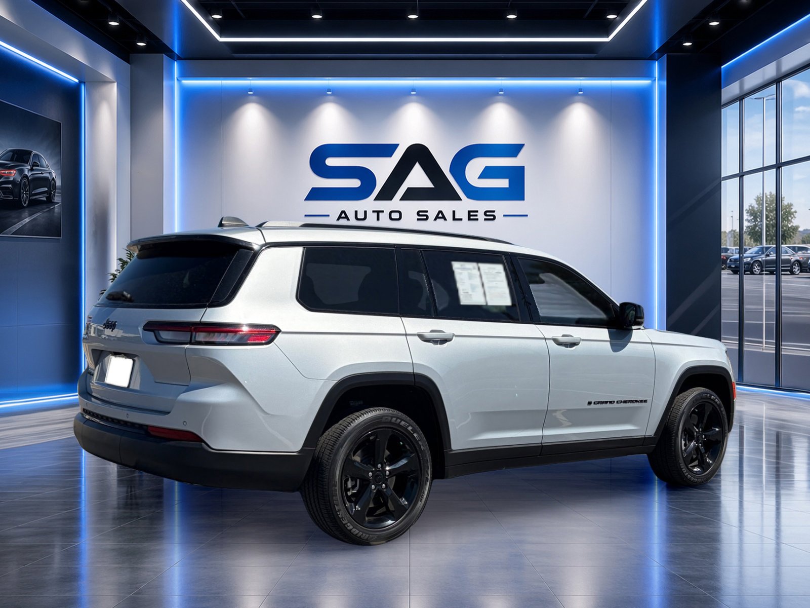 Used 2023 Jeep Grand Cherokee L Laredo AWD/4WD image 4