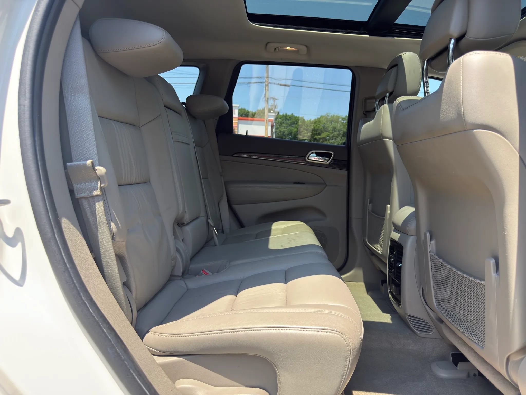 Used 2011 Jeep Grand Cherokee Laredo AWD/4WD image 21