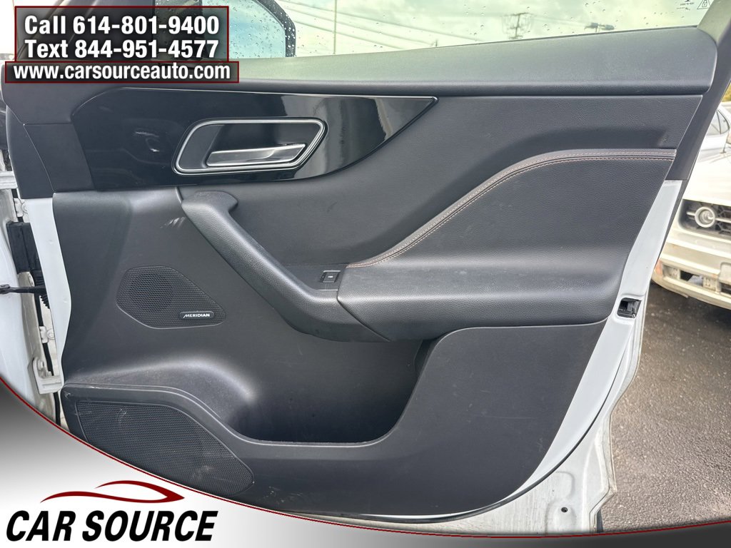 Used 2019 Jaguar F-PACE Prestige image 42