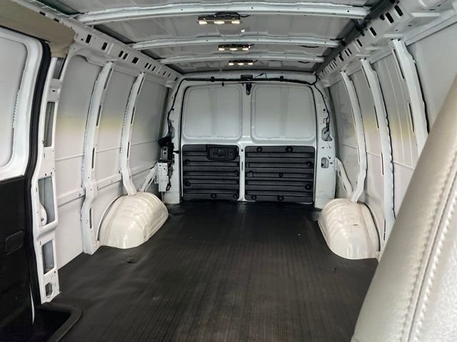 Used 2024 GMC Savana 2500 Extended w/ Driver Convenience Package image 17