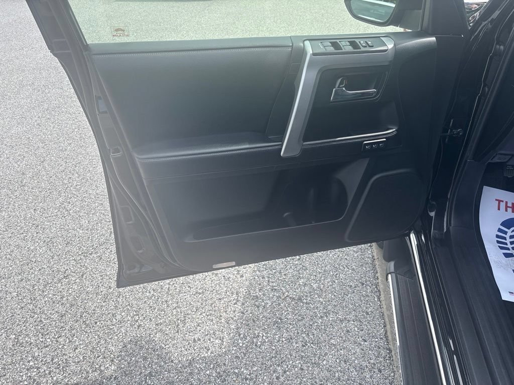 Used 2017 Toyota 4Runner Limited AWD/4WD image 31