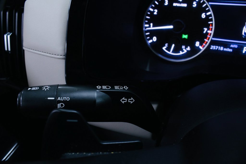 Used 2022 Nissan Pathfinder SV image 8