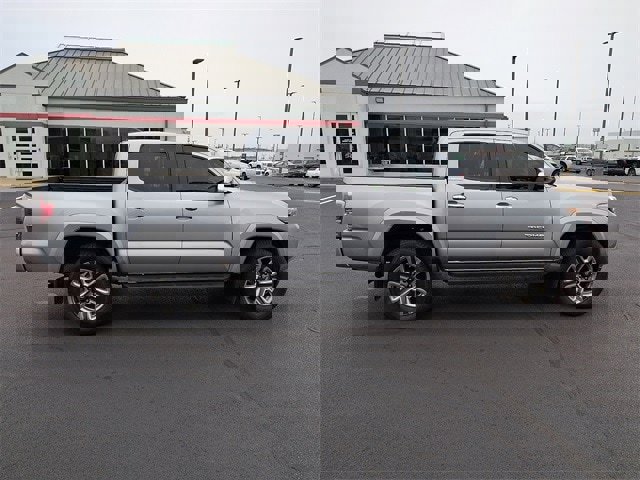 Used 2017 Toyota Tacoma Limited image 7