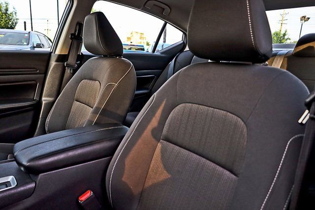 Used 2025 Nissan Altima 2.5 SV image 33