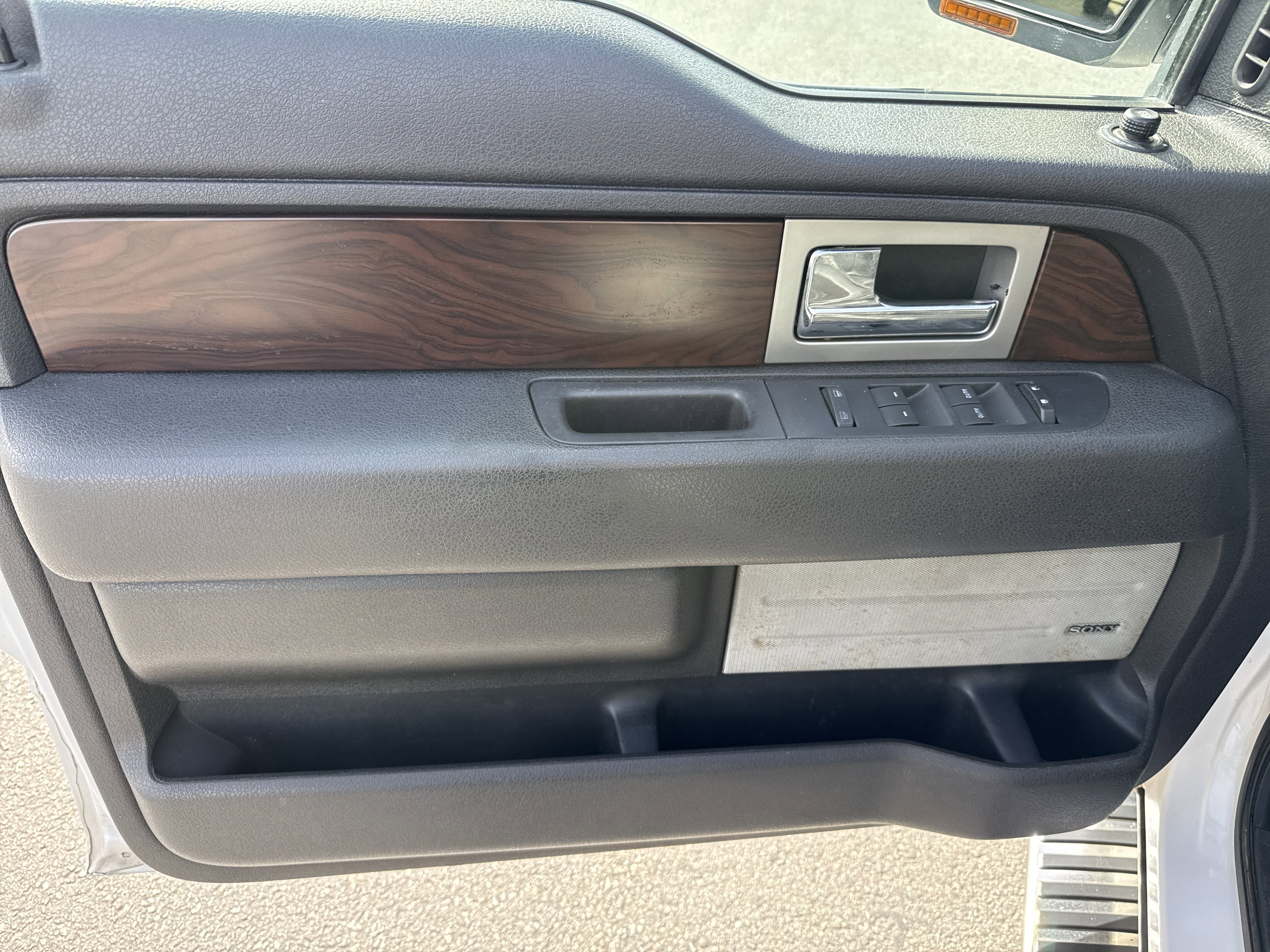 Used 2012 Ford F150 Lariat w/ Lariat Chrome Pkg image 16