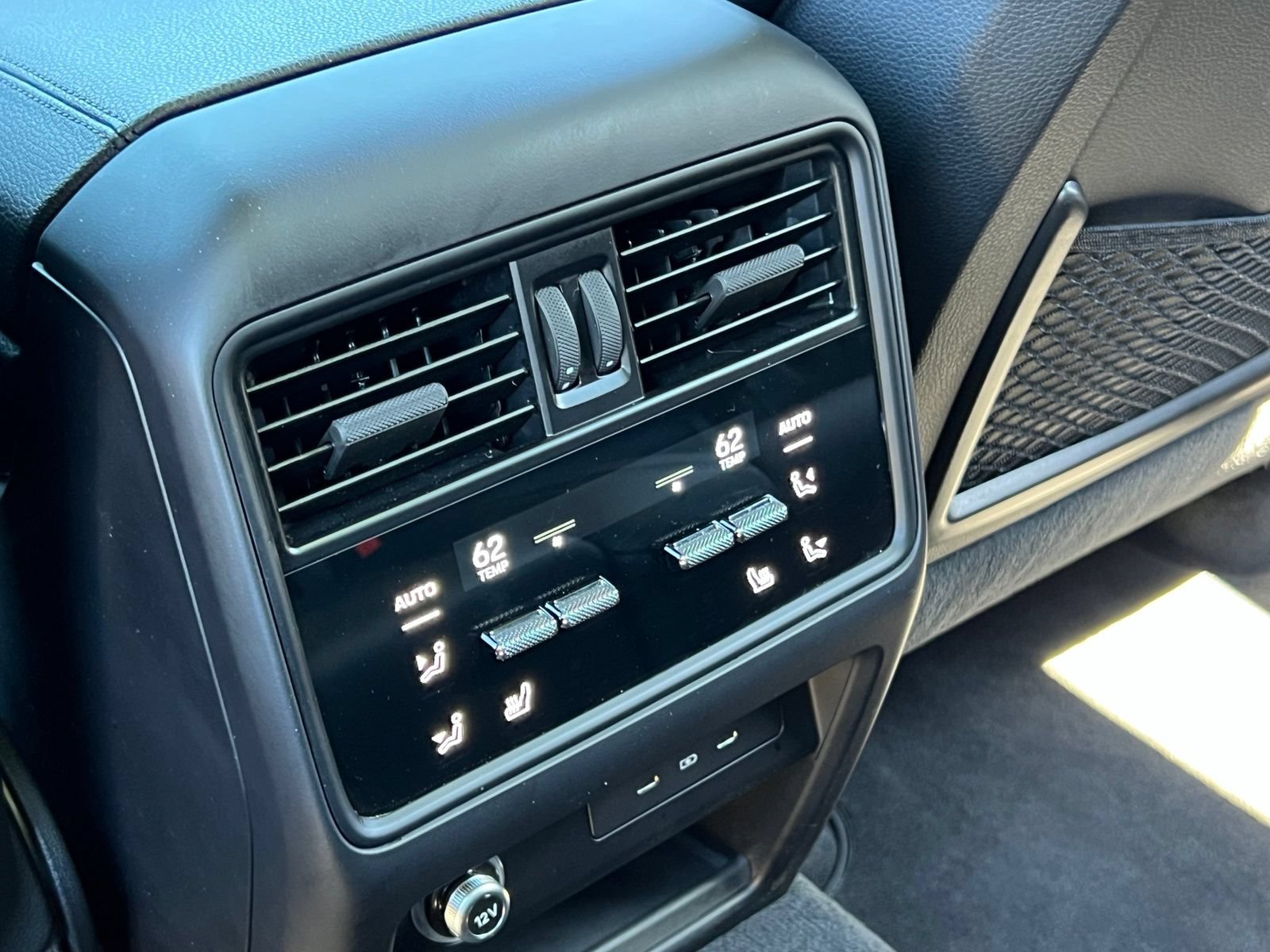 Certified 2025 Porsche Cayenne E-Hybrid AWD/4WD image 17