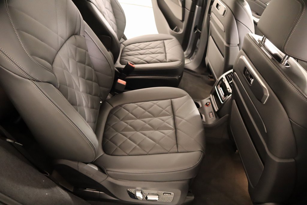 New 2026 BMW X7 xDrive40i w/ Executive Package image 16