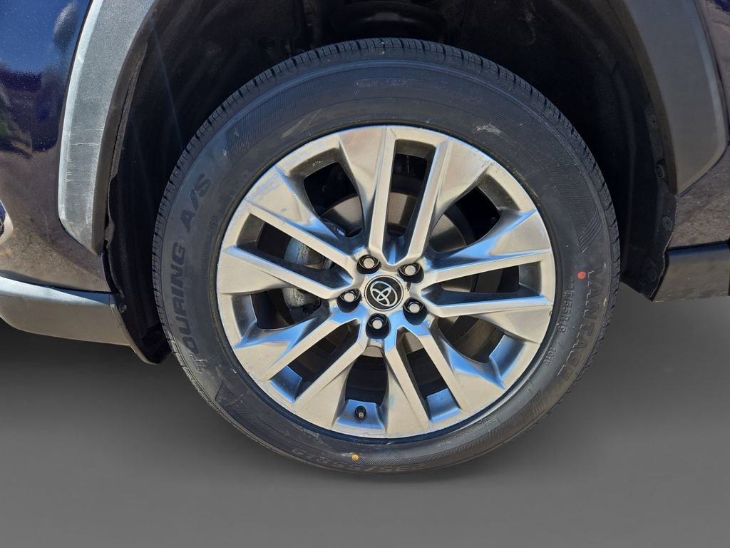 Used 2020 Toyota RAV4 XLE Premium AWD/4WD image 16