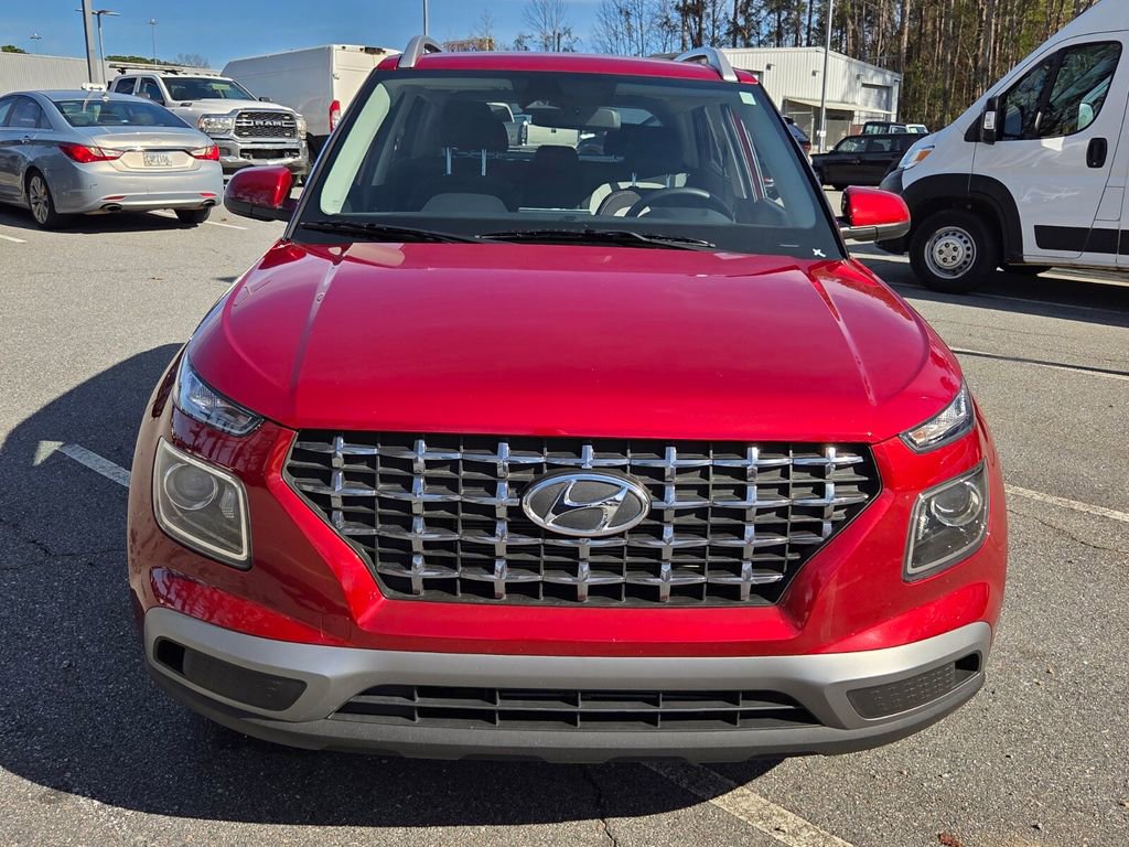 Used 2025 Hyundai Venue SEL image 2