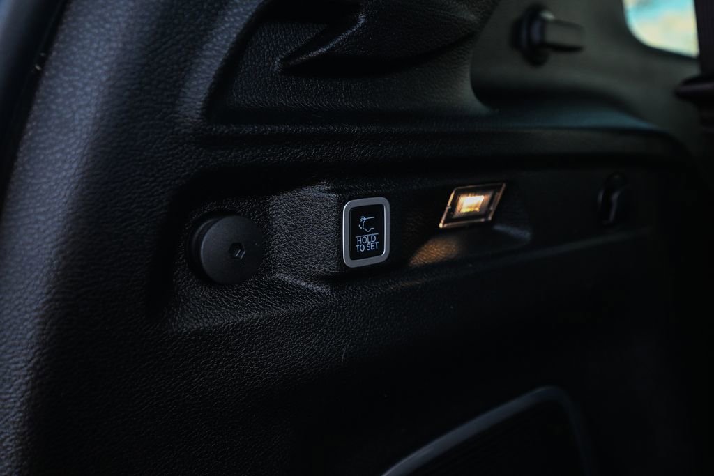 Used 2022 Jeep Grand Cherokee L Limited w/ Luxury Tech Group II image 17