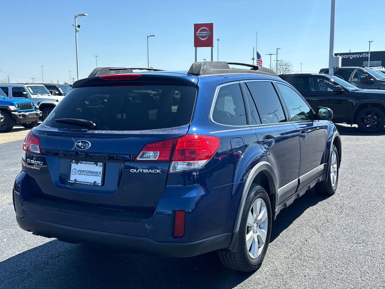 Used 2010 Subaru Outback 2.5i Limited AWD/4WD image 3