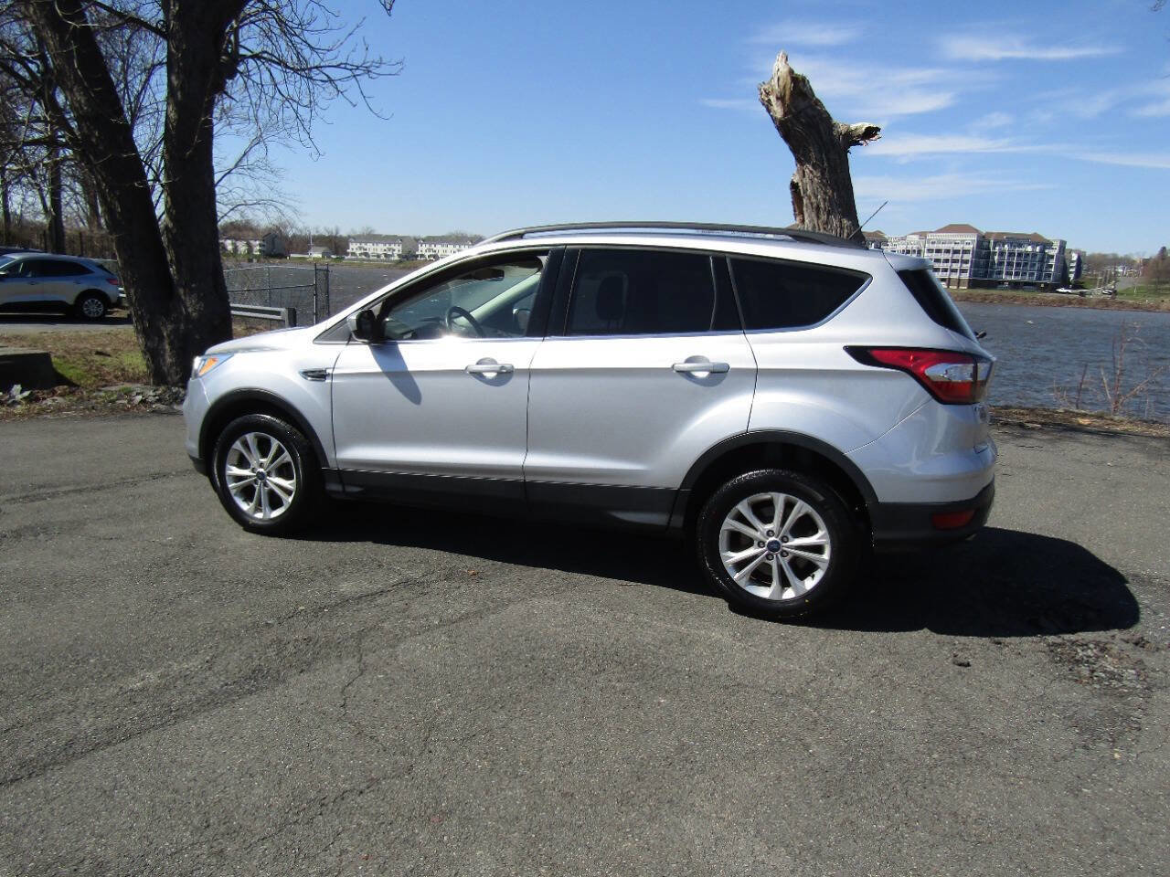 Used 2018 Ford Escape SE w/ Ford Safe & Smart Package AWD/4WD image 4