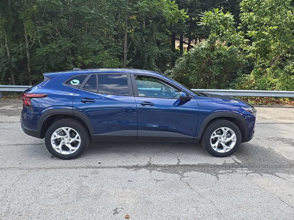 Certified 2024 Chevrolet Trax LS w/ LS Convenience Package FWD image 6