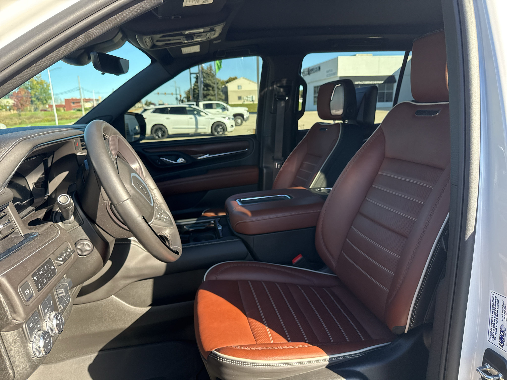 Used 2024 GMC Yukon XL Denali Ultimate AWD/4WD image 9