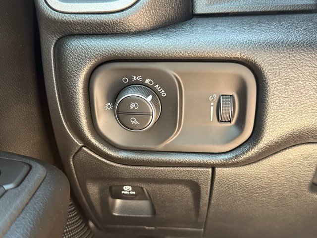 New 2026 RAM 1500 Express AWD/4WD image 17