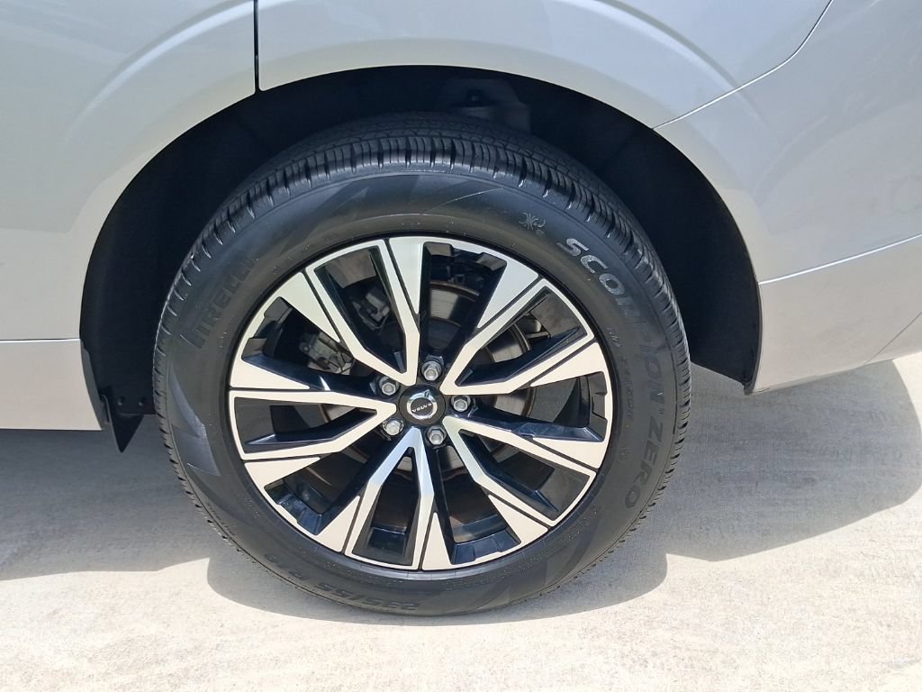 Used 2024 Volvo XC60 B5 Core w/ Protection Package Premier AWD/4WD image 4