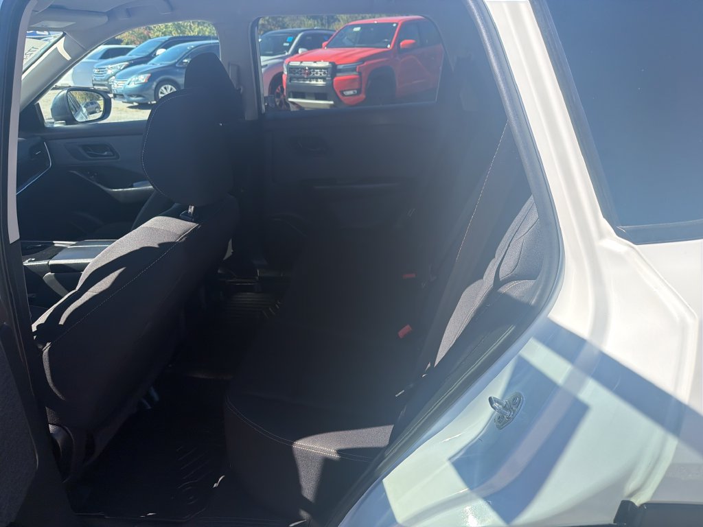 Used 2023 Nissan Rogue S FWD image 14