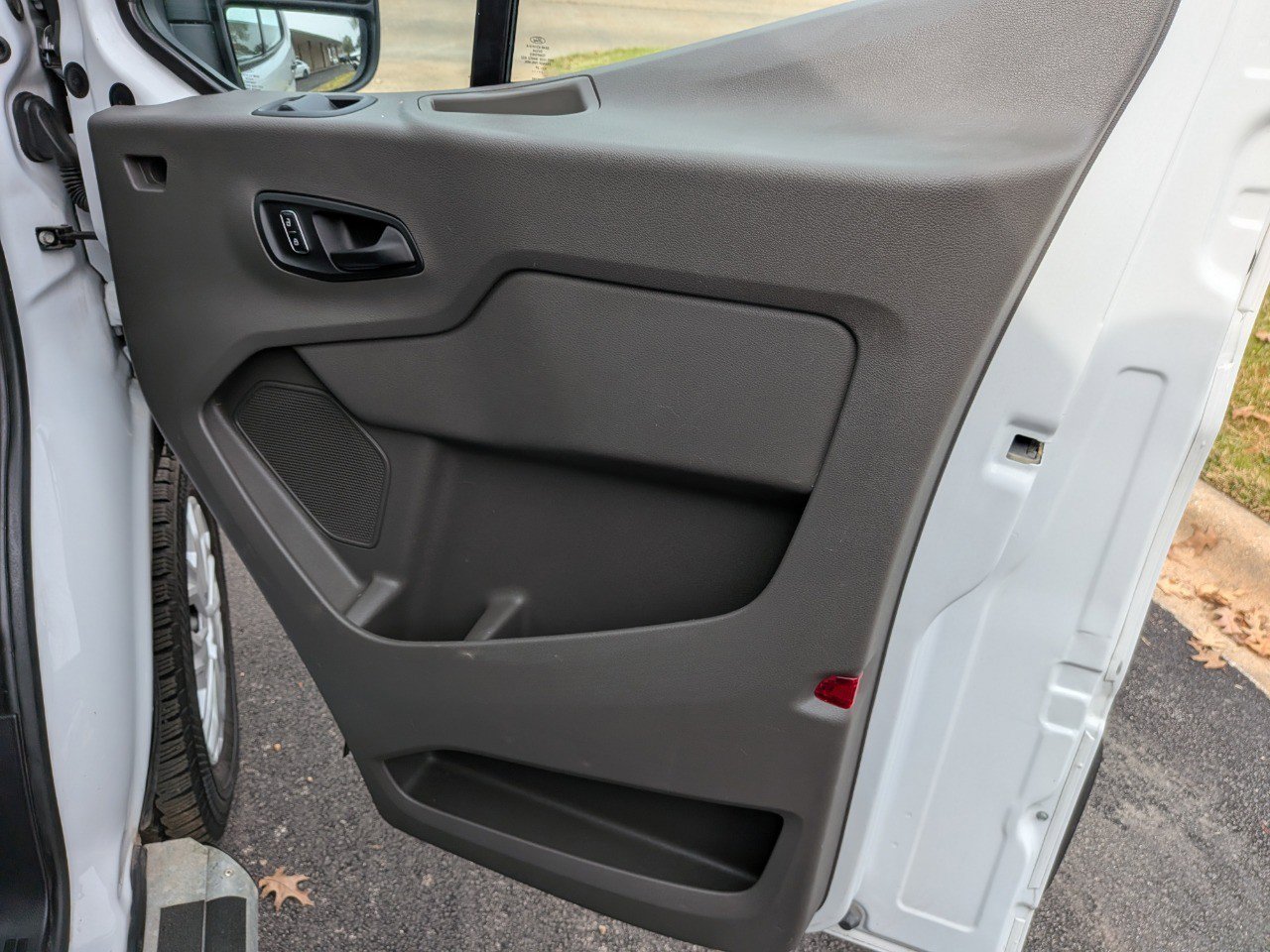 Used 2024 Ford Transit 250 w/ Exterior Upgrade Package image 33