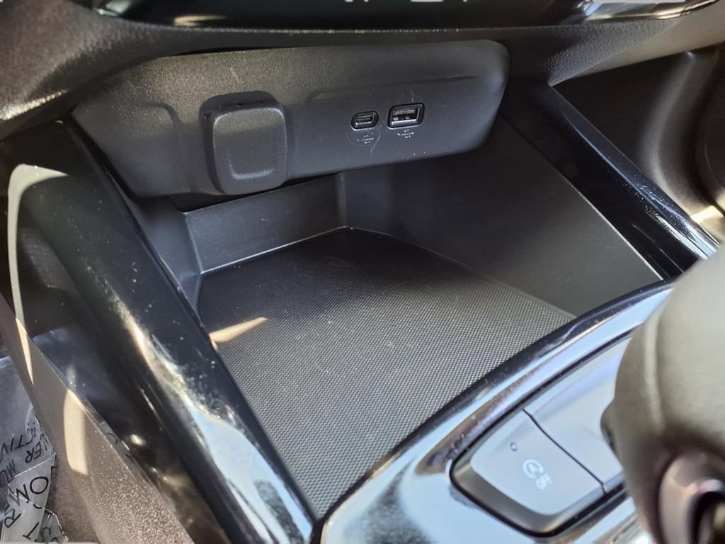 Used 2025 Chevrolet Trax LT FWD image 10