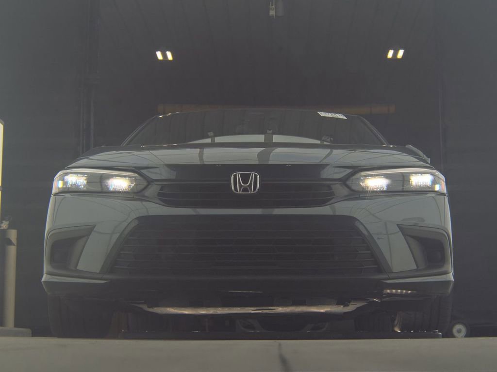 Used 2022 Honda Civic Sport image 2