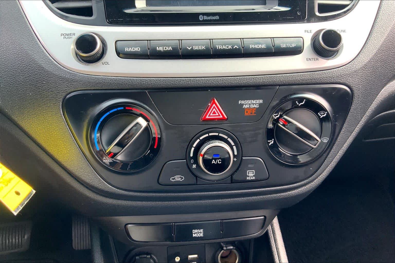 Used 2022 Hyundai Accent SE FWD image 15