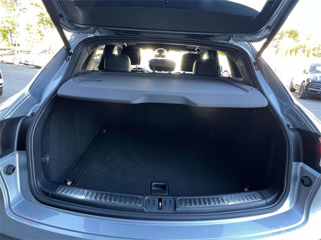 Certified 2025 Porsche Macan Turbo image 11