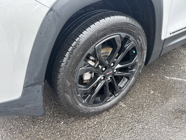 Used 2022 GMC Terrain SLE w/ Driver Convenience Package image 2