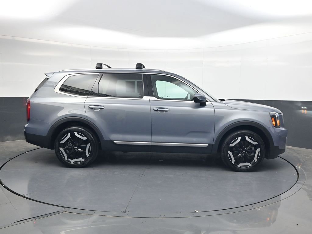 Used 2025 Kia Telluride S FWD image 3