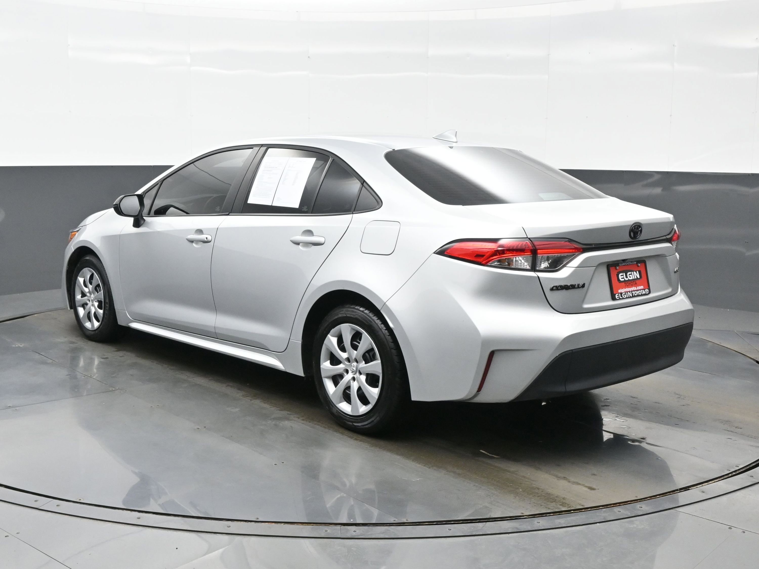 Used 2023 Toyota Corolla LE image 4