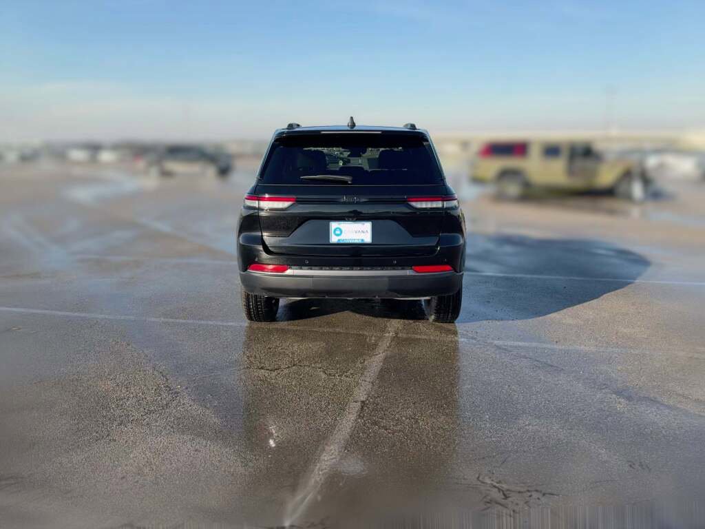 New 2026 Jeep Grand Cherokee Altitude image 10