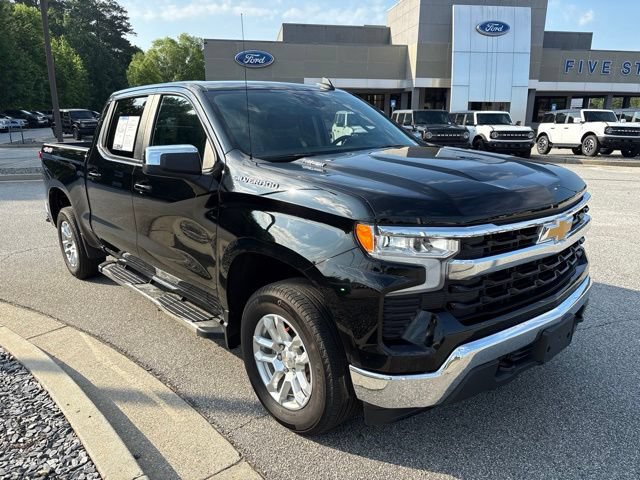 Used 2024 Chevrolet Silverado 1500 LT AWD/4WD image 2