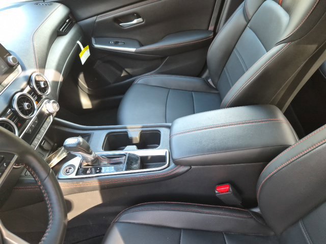 Used 2025 Nissan Sentra SR w/ SR Premium Package FWD image 17