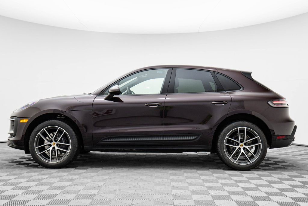 Certified 2023 Porsche Macan image 10