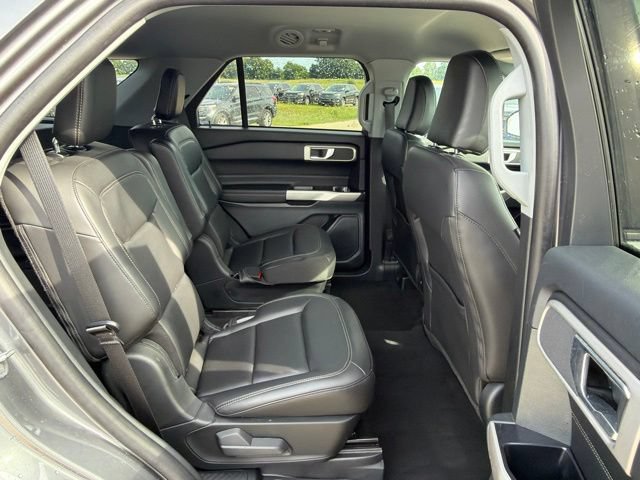 Used 2024 Ford Explorer XLT w/ Equipment Group 202A AWD/4WD image 25