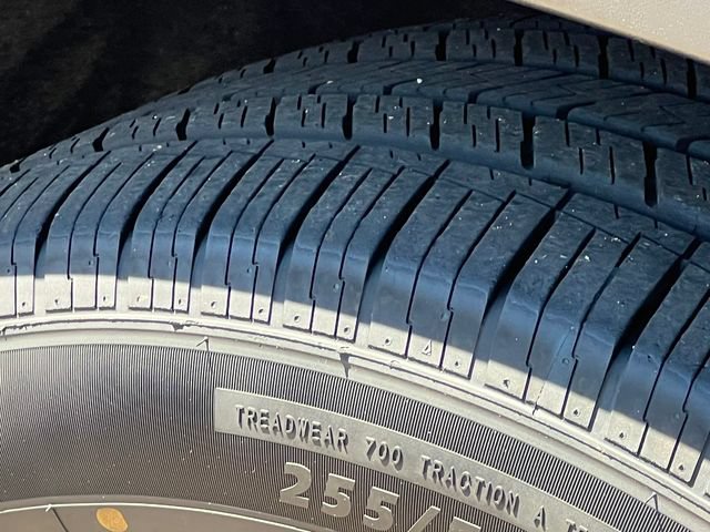 Used 2020 Chevrolet Traverse LT w/ LPO, Floor Liner Package AWD/4WD image 9