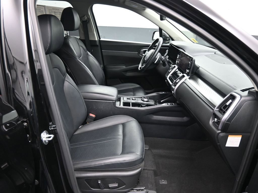 Certified 2023 Kia Sorento EX image 27