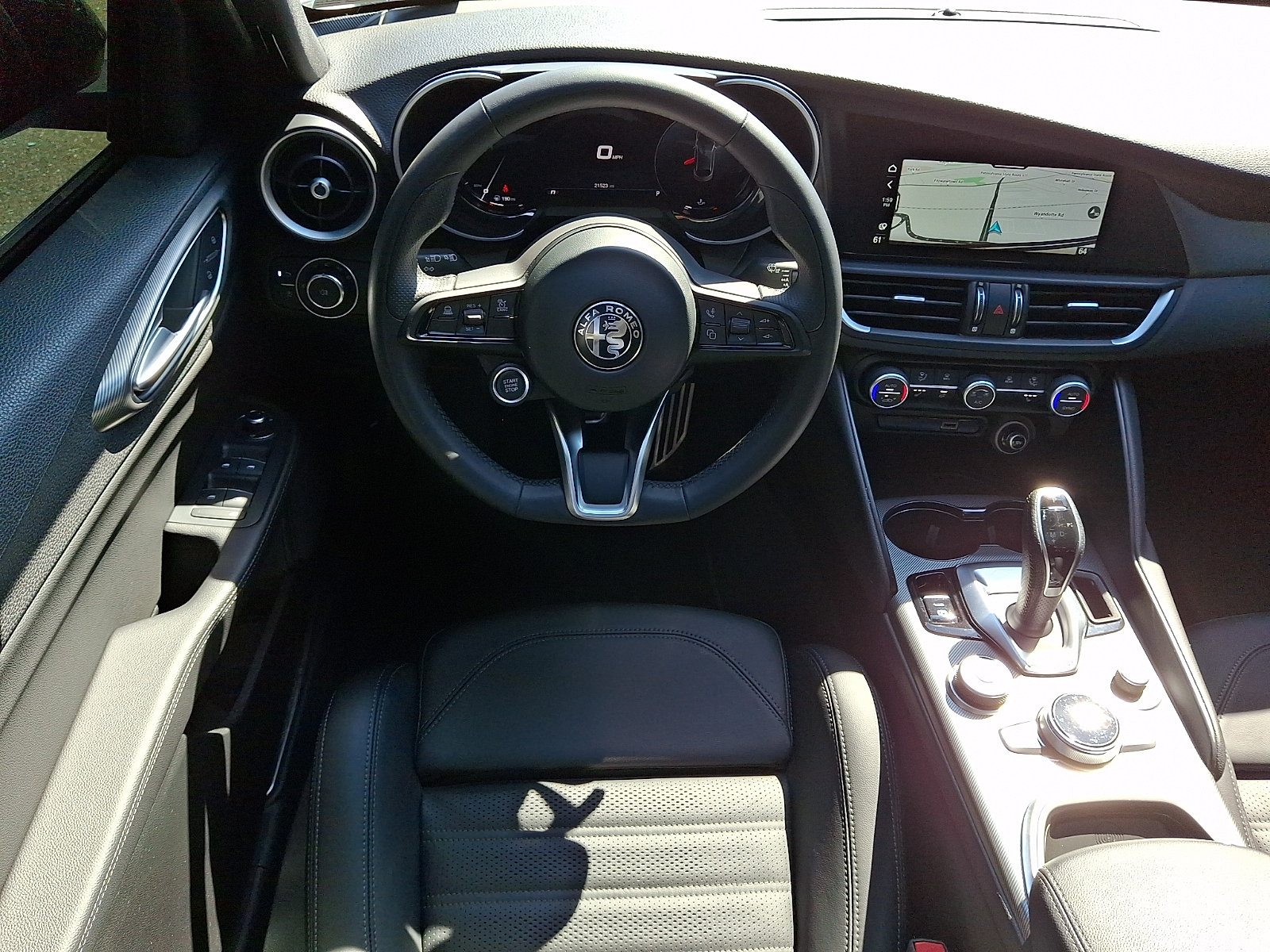 Used 2024 Alfa Romeo Giulia Veloce AWD/4WD image 11