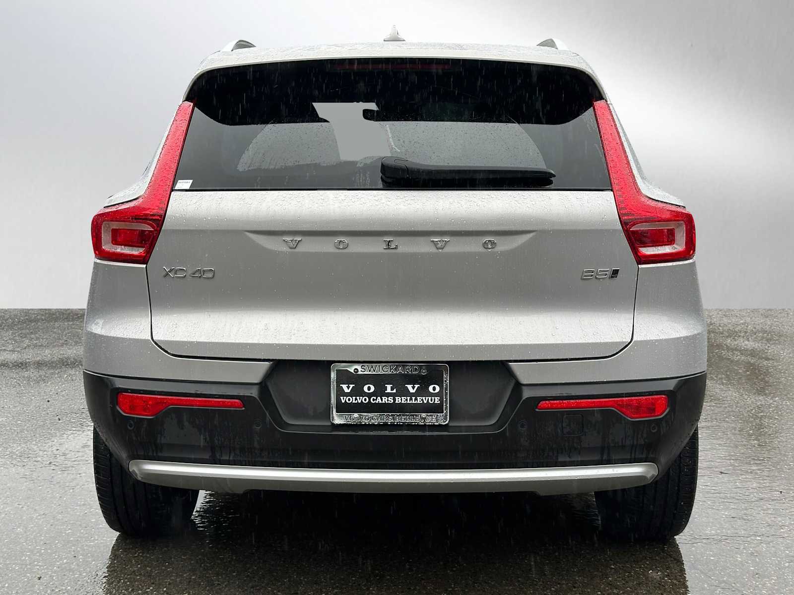 Certified 2025 Volvo XC40 B5 Plus AWD/4WD image 5