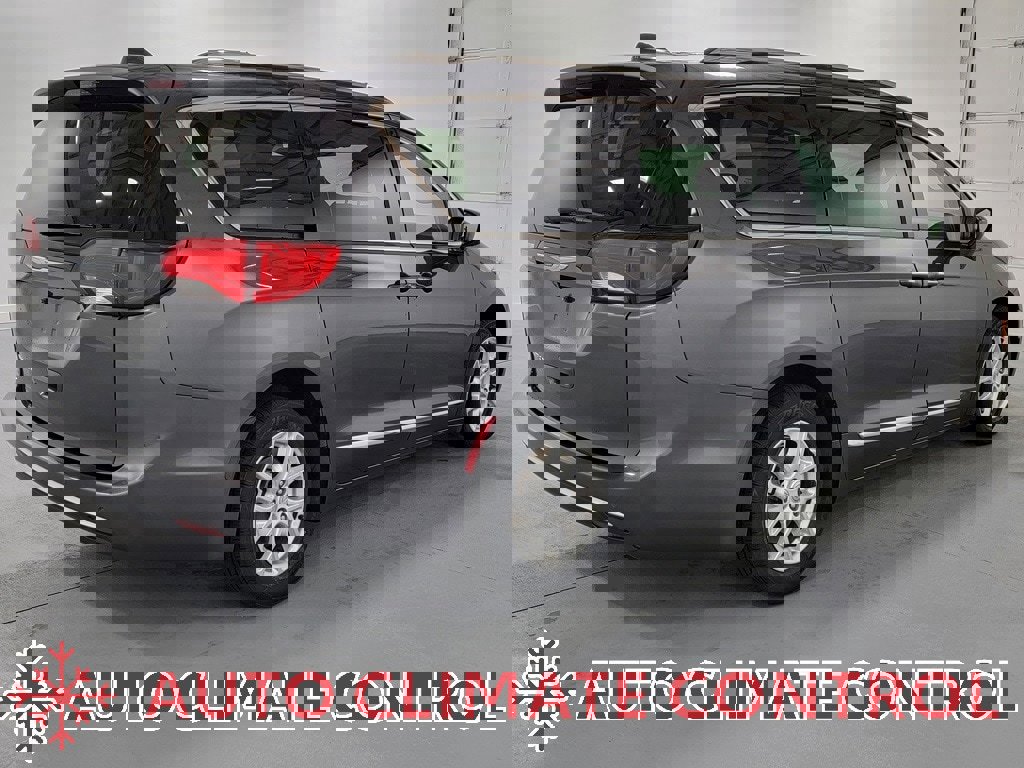 Used 2020 Chrysler Pacifica Touring-L image 8