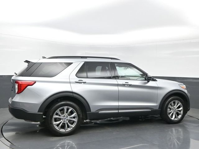 Used 2023 Ford Explorer XLT w/ Equipment Group 202A AWD/4WD image 6