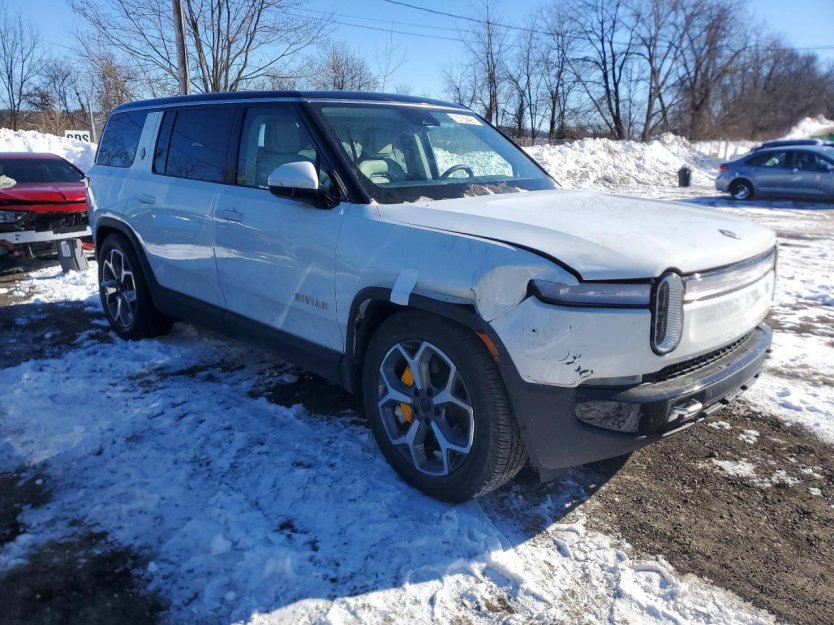 Used 2024 Rivian R1S Adventure image 1