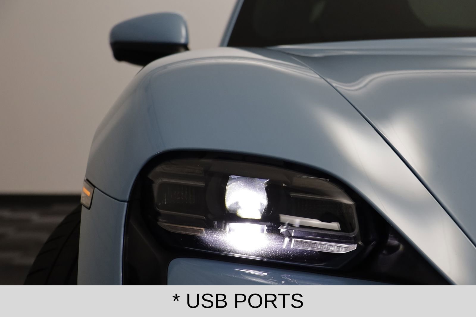 Used 2023 Porsche Taycan image 7