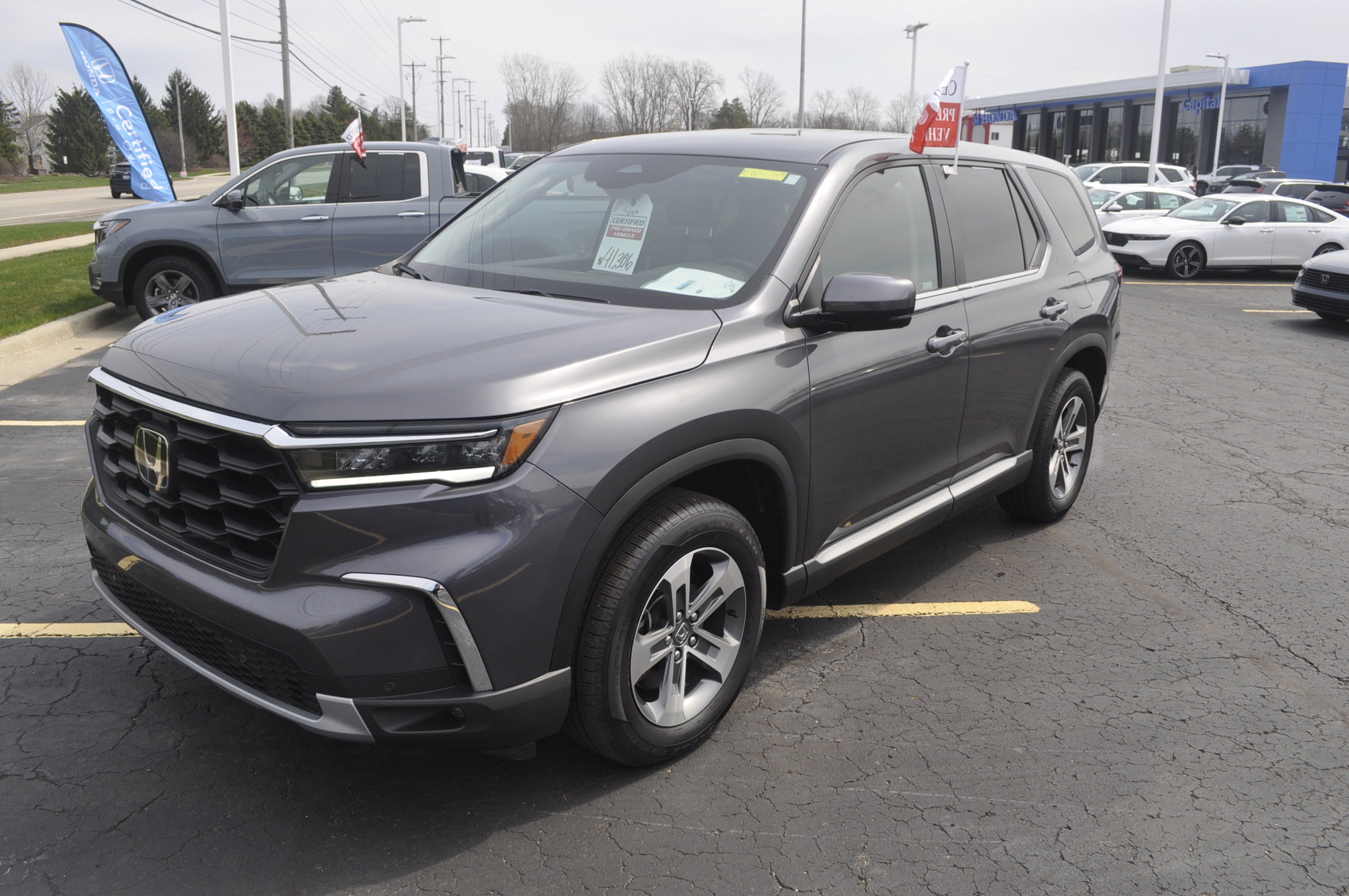 Certified 2025 Honda Pilot EX-L image 3