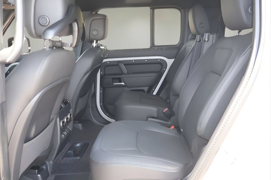 New 2026 Land Rover Defender 130 X-Dynamic SE AWD/4WD image 12