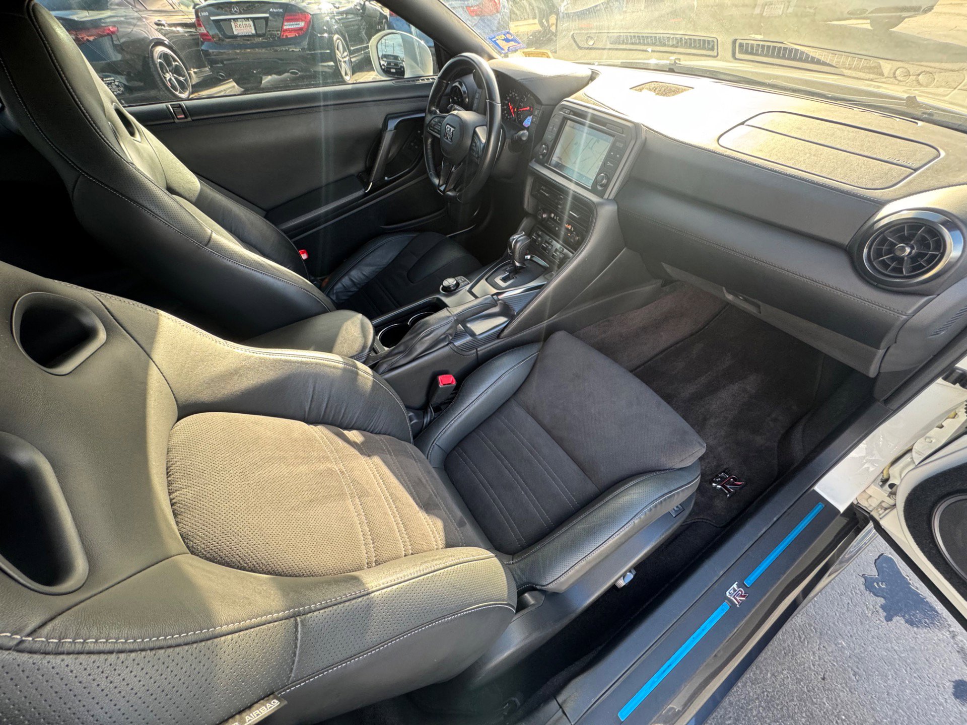 Used 2019 Nissan GT-R Premium image 13