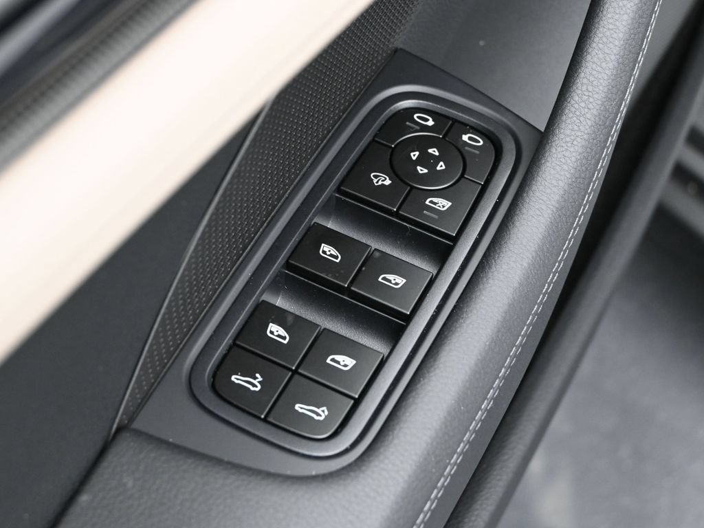Certified 2025 Porsche Panamera RWD image 9